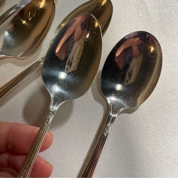 12 spoons Oneida Tudor Plate QUEEN BESS II Vintage 1946 Silver Plate - Picture 12 of 15